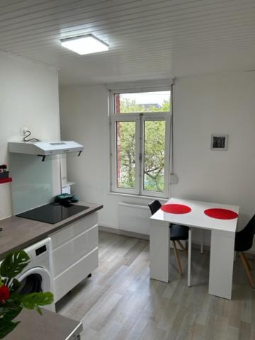 Ferienwohnung Richelieu 2 chez Adrien Saint-Quentin  Exterior foto