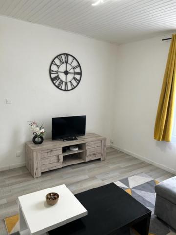 Ferienwohnung Richelieu 2 chez Adrien Saint-Quentin  Exterior foto